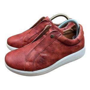 Strive size 8.5 women Cosmic Slip On Red  Comfort brown Leather Casual Shoes